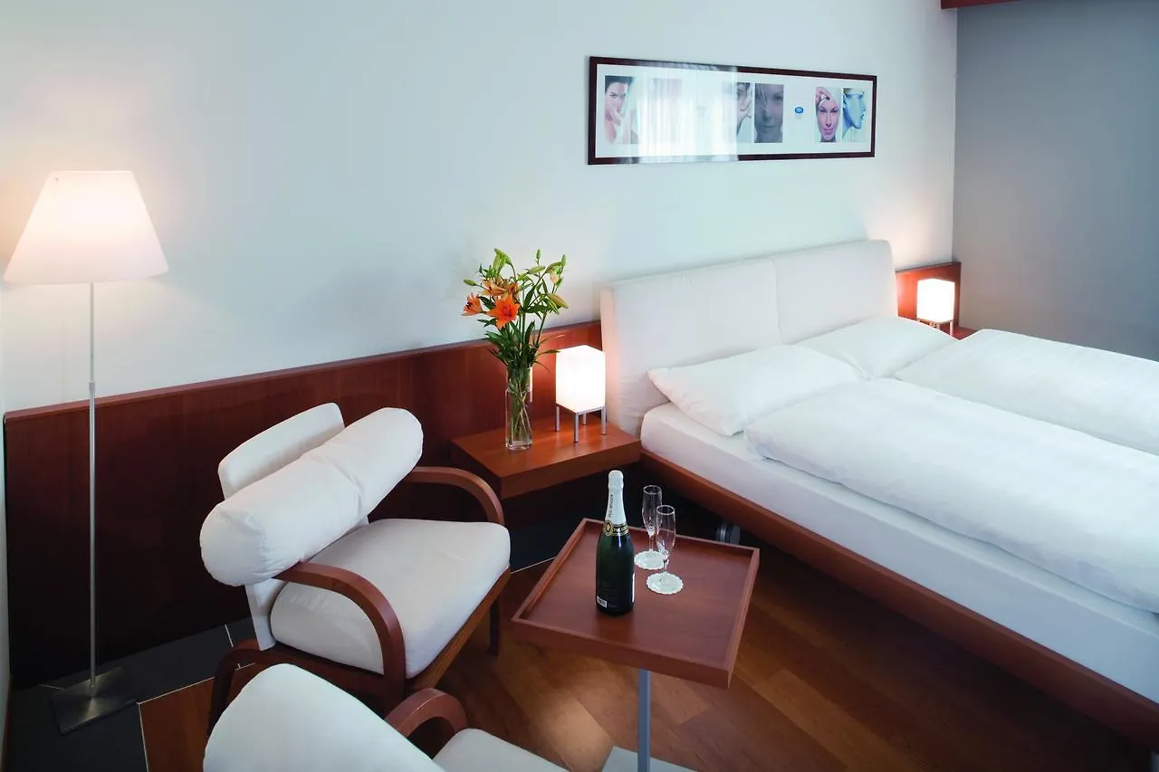 ****  Moevenpick Hotel Zuerich-Регенсдорф Швейцария